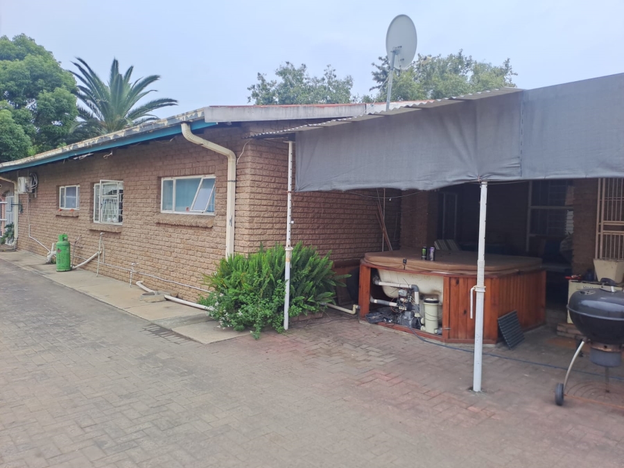 15 Bedroom Property for Sale in Oos Einde North West